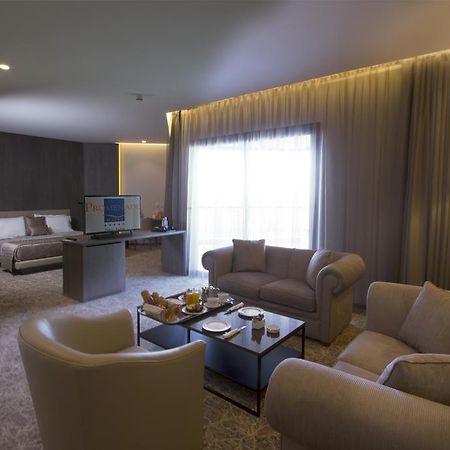 Promenade Hotel Zalqa Esterno foto
