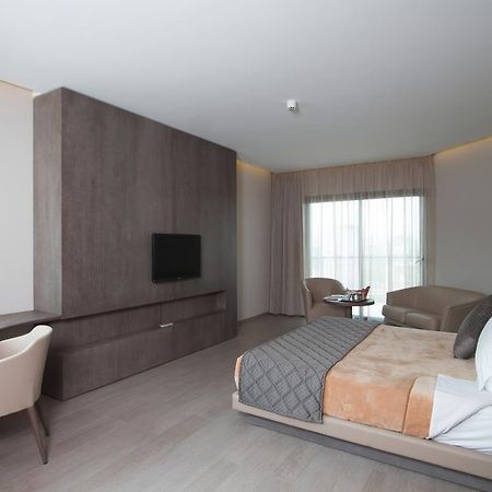 Promenade Hotel Zalqa Esterno foto