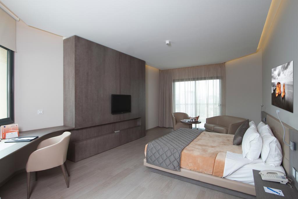 Promenade Hotel Zalqa Esterno foto