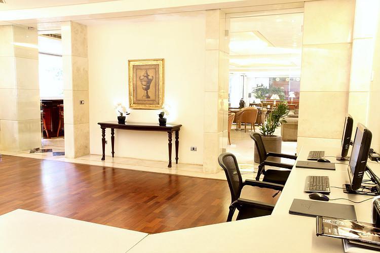 Promenade Hotel Zalqa Esterno foto