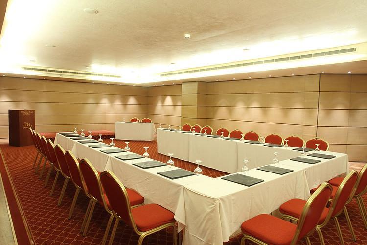 Promenade Hotel Zalqa Esterno foto