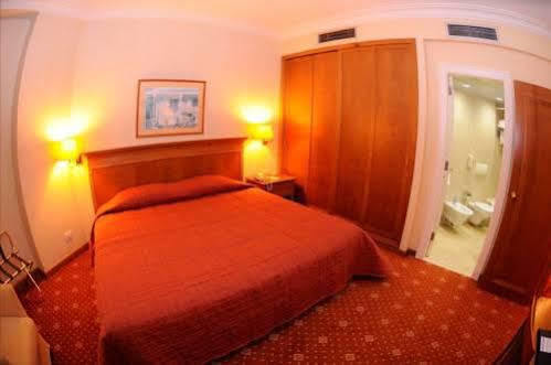 Promenade Hotel Zalqa Esterno foto