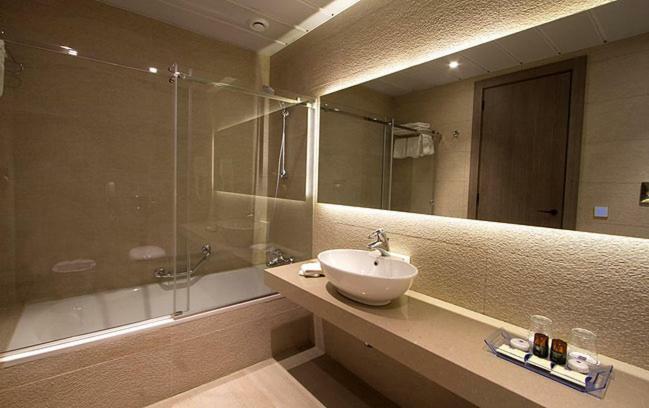 Promenade Hotel Zalqa Esterno foto